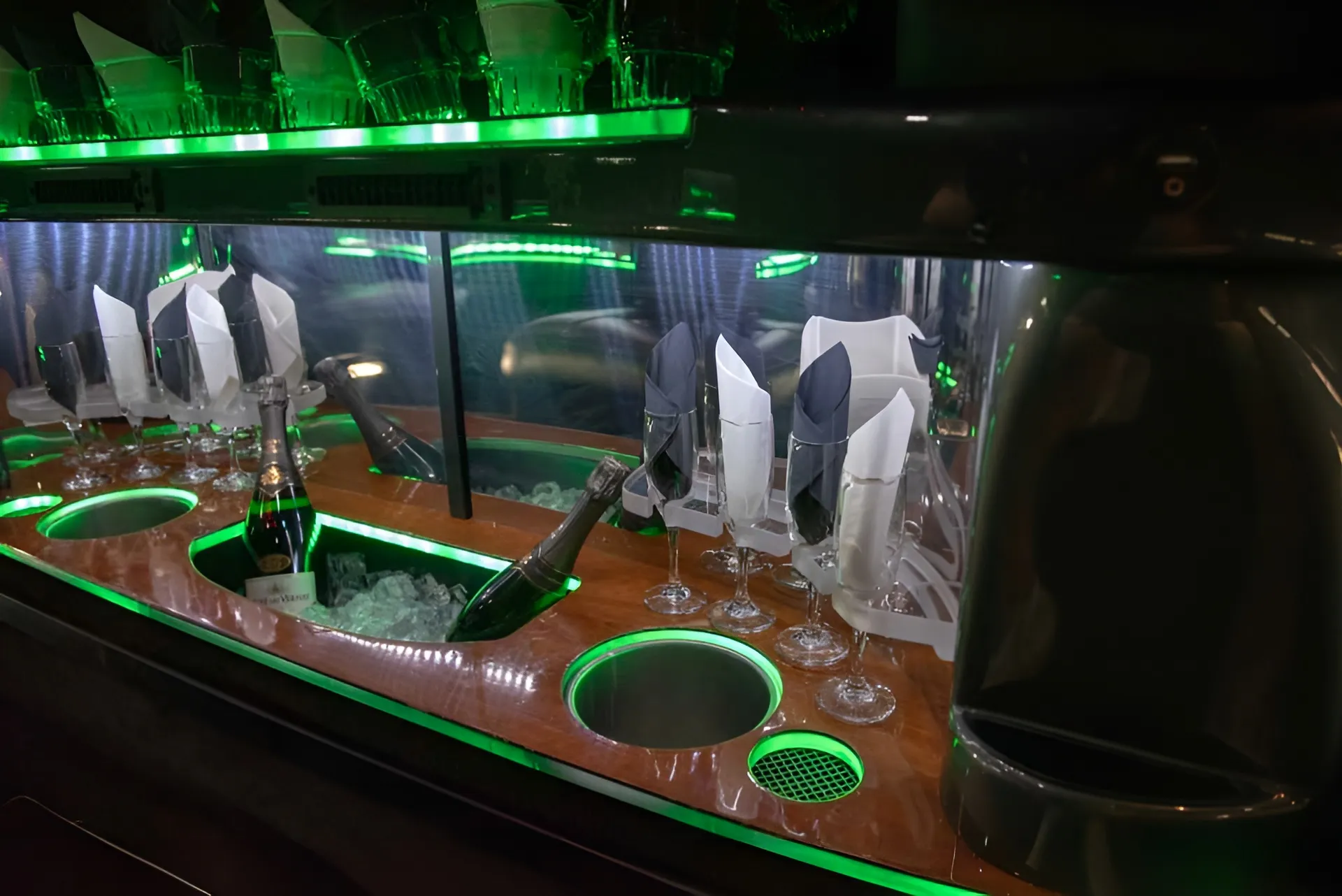 Black-Lincoln-MKT-Limo-Rental (1)