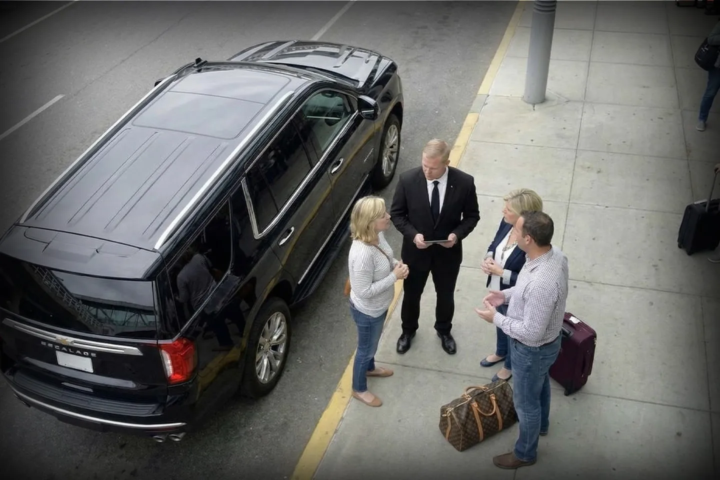 Private luxury car service providing airport transfer in Connecticut