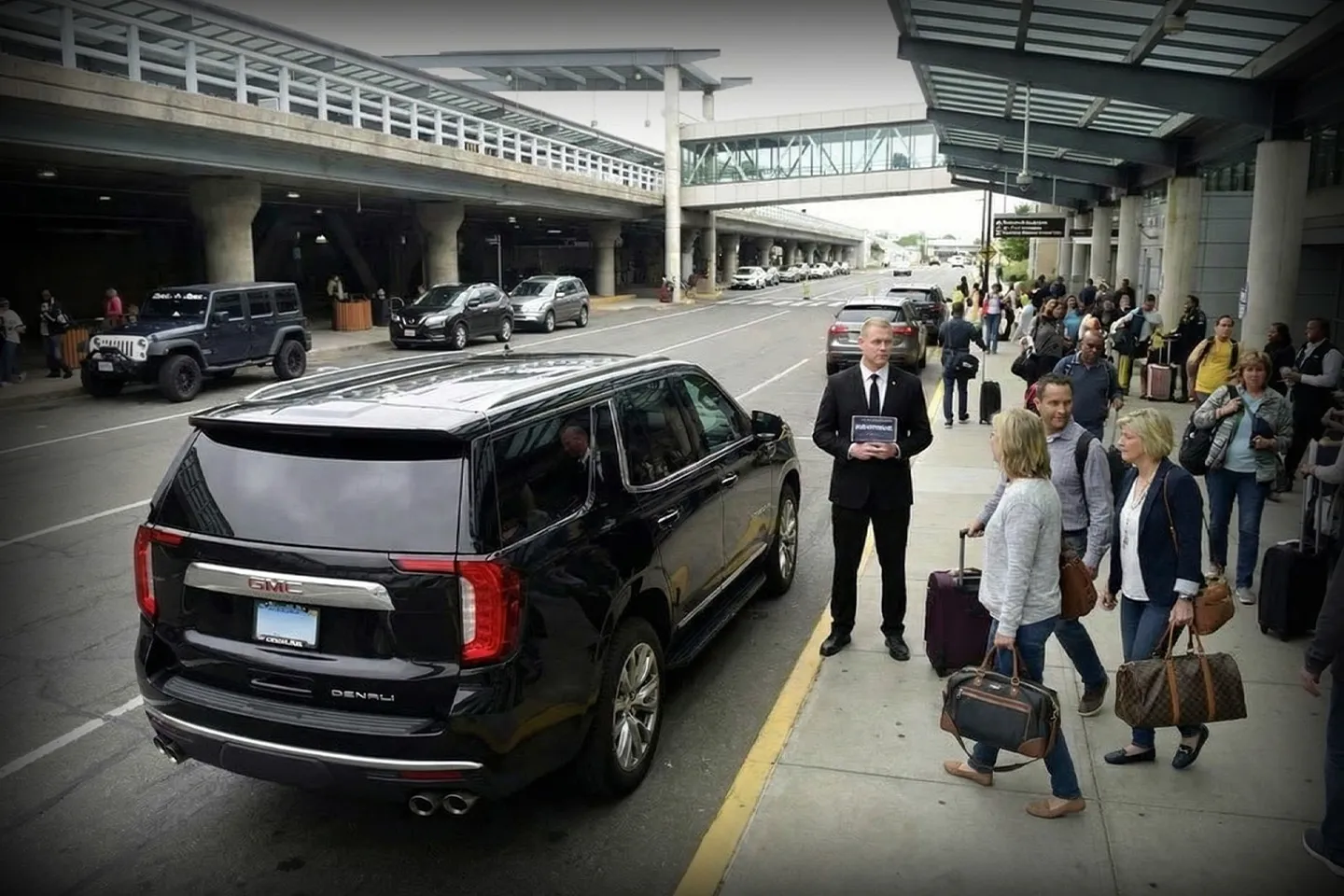 Chauffeur-driven airport car service in Connecticut for business travelers