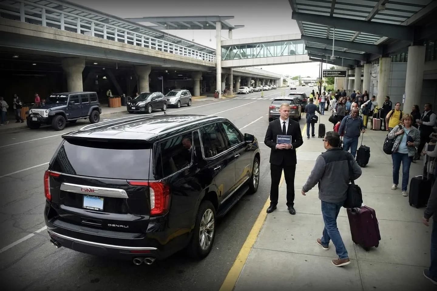 Luxury black car service for airport pickup and drop-off in Connecticut