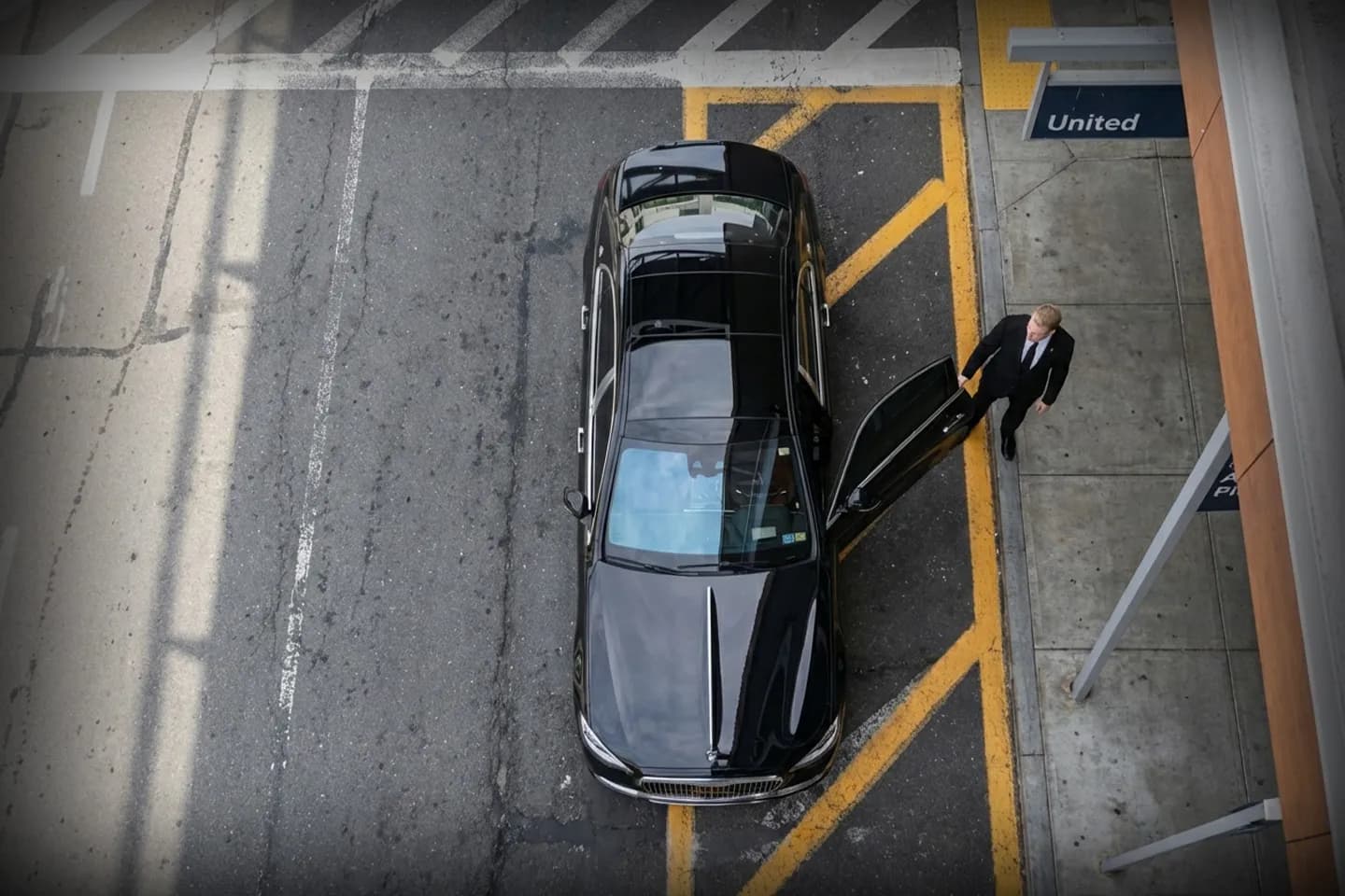 Chauffeur-driven executive car service to and from Bradley International BDL Airport