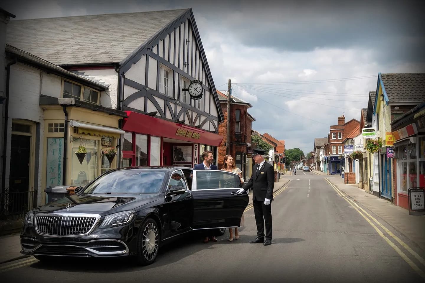 Airport drop off service by Suffolk car service vehicle