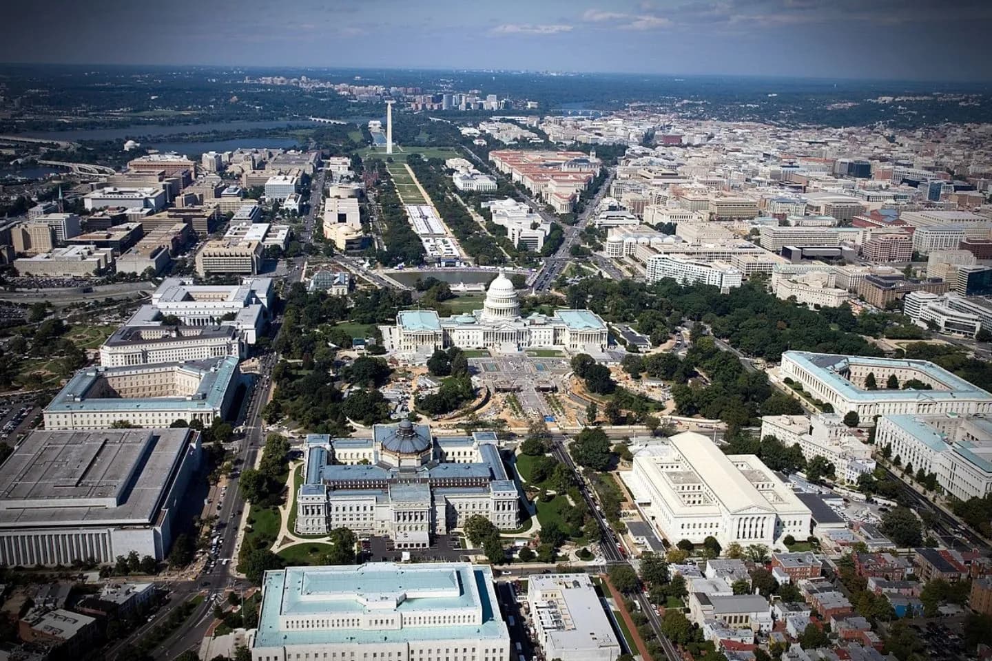 High-end car service in Washington DC with professional drivers