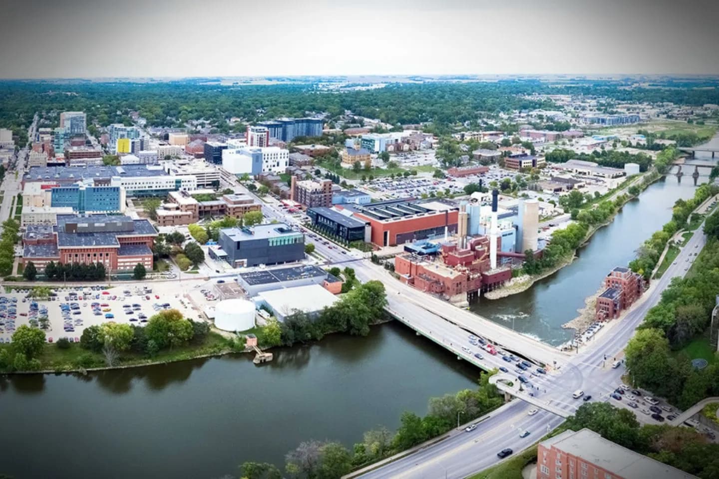 Iowa, IA Car Service executive SUV parked near business district for corporate transportation
