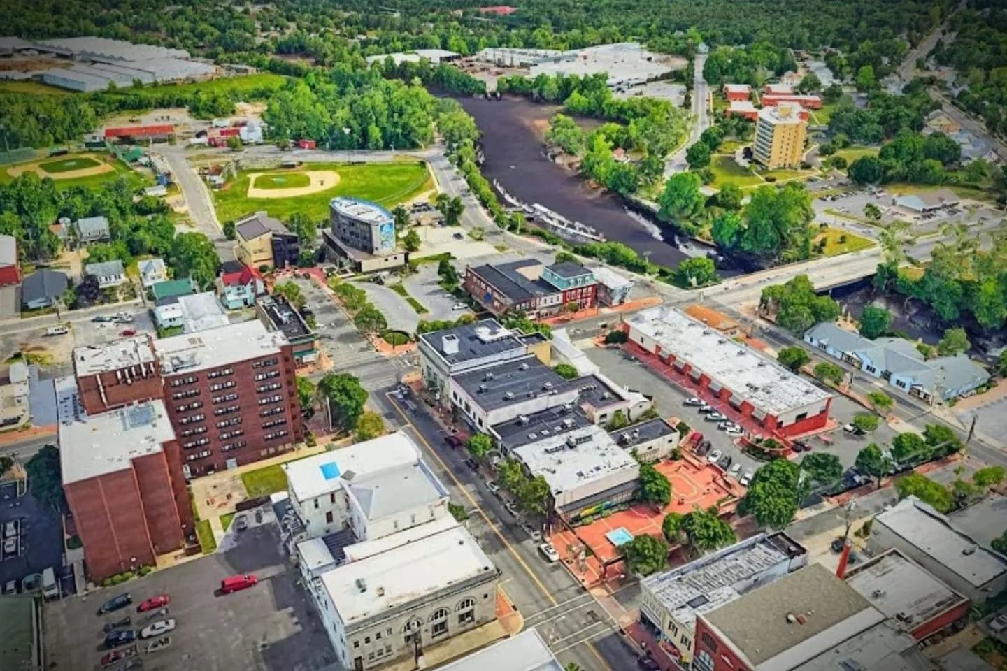 Cumberland, NJ Car Service executive travel car parked at hotel entrance with business client arriving