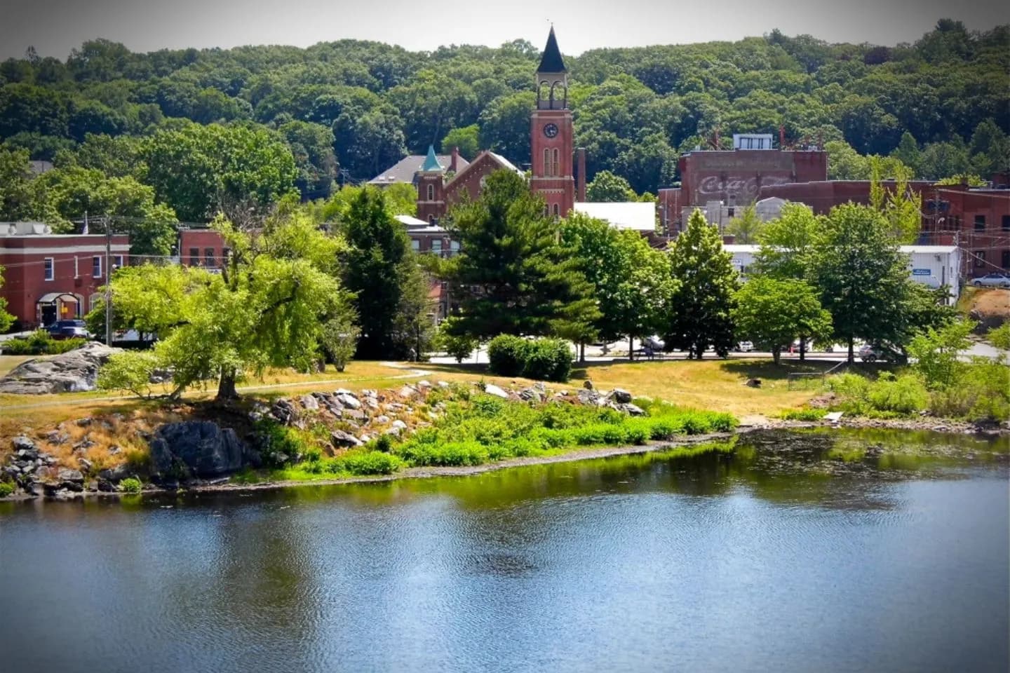 Windham, CT Car Service airport transfer with chauffeur loading bags into luxury vehicle