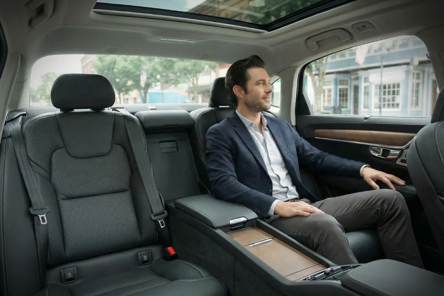 Wedding transportation Maryland MD chauffeur service luxury car with bride and groom