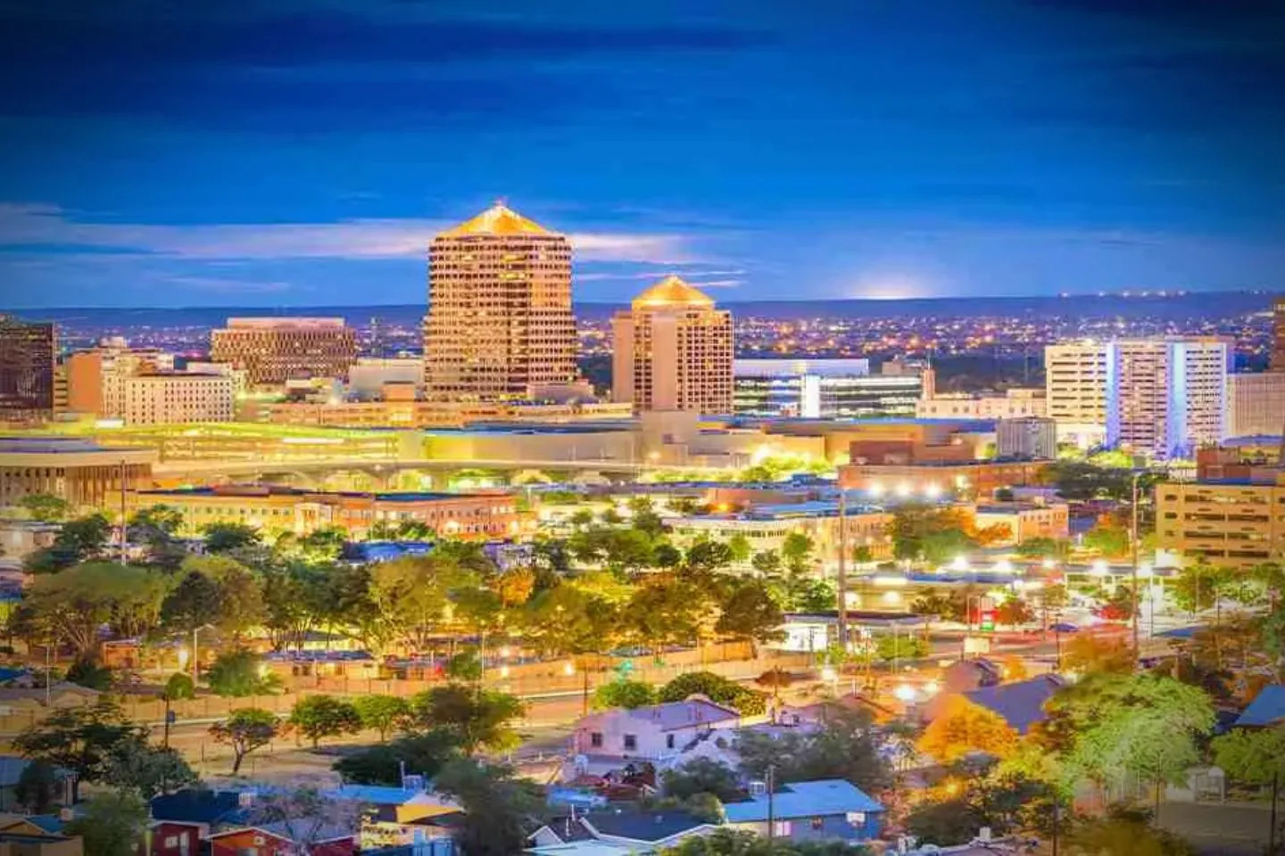 Wedding couple arriving in luxury car with New Mexico, NM Chauffeur Service at event venue