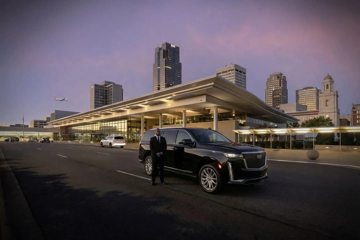 Arkansas, AR Car Service SUV providing safe airport transfer with luggage assistance and professional driver
