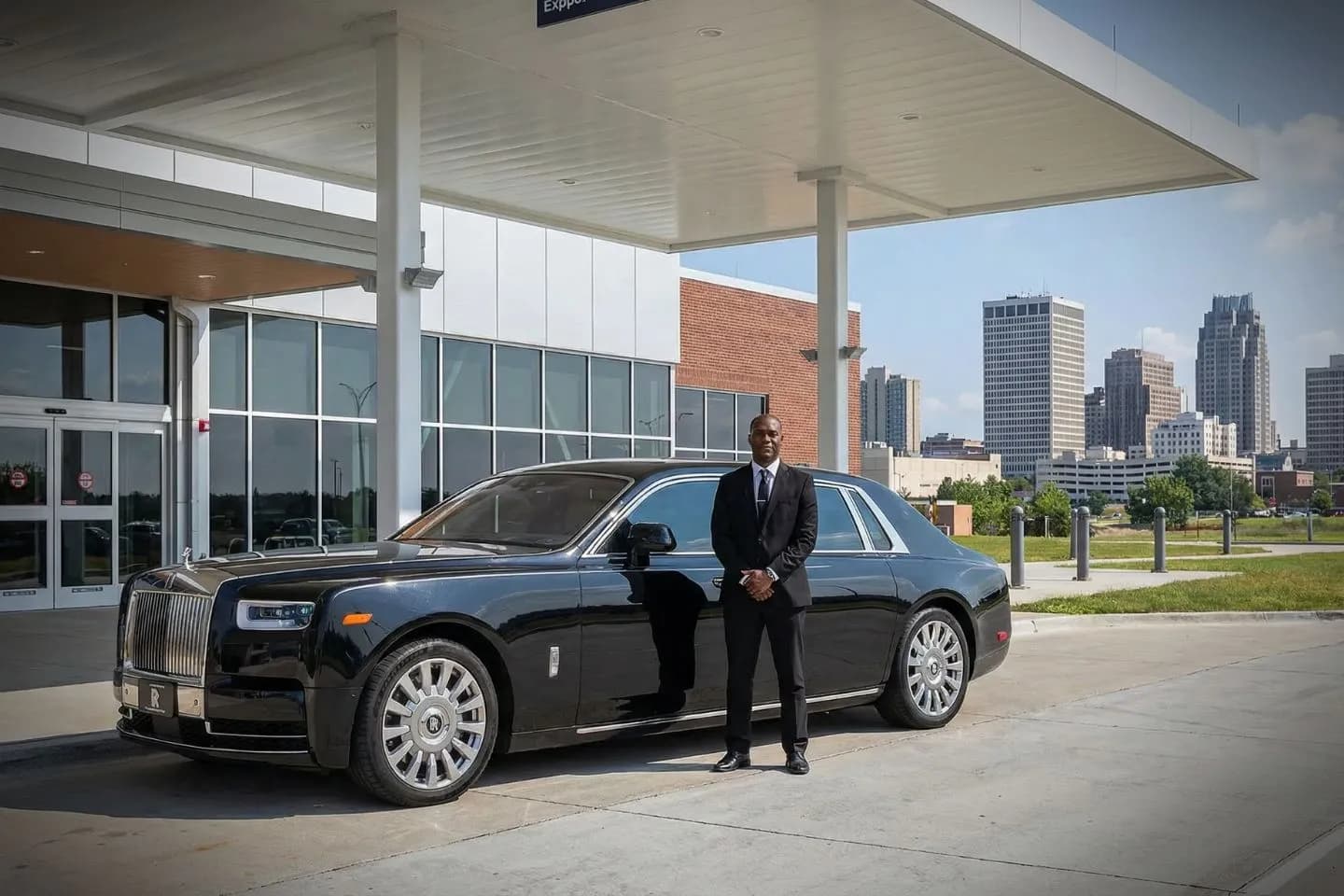 Missouri, MO Car Service luxury sedan waiting at airport terminal with professional chauffeur opening door