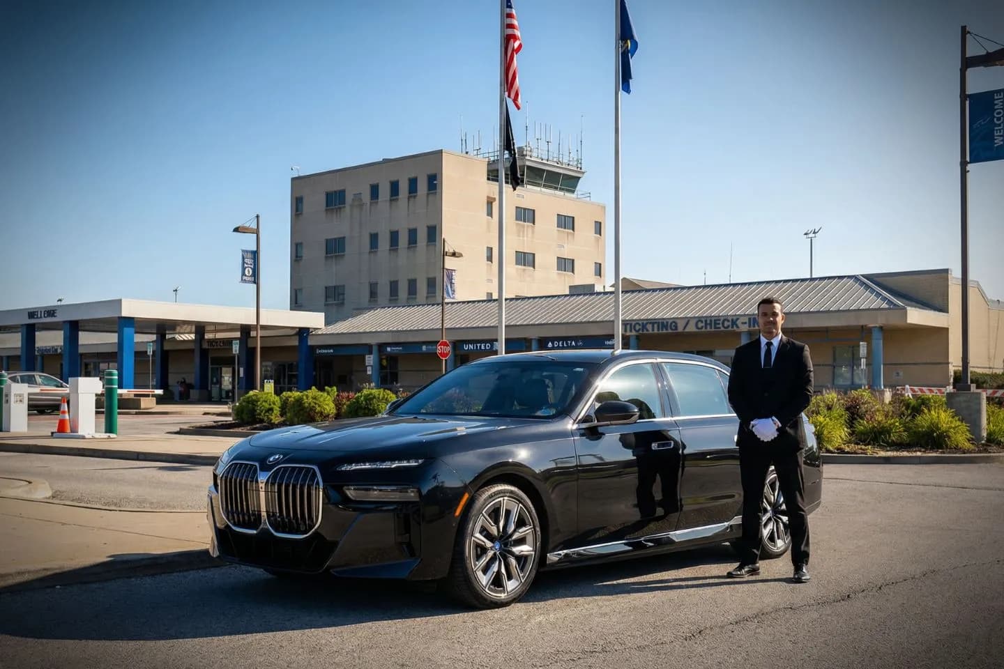 Luxury vehicle for Elmira Corning Regional (ELM) Car Service near Wall Street financial district New York NY