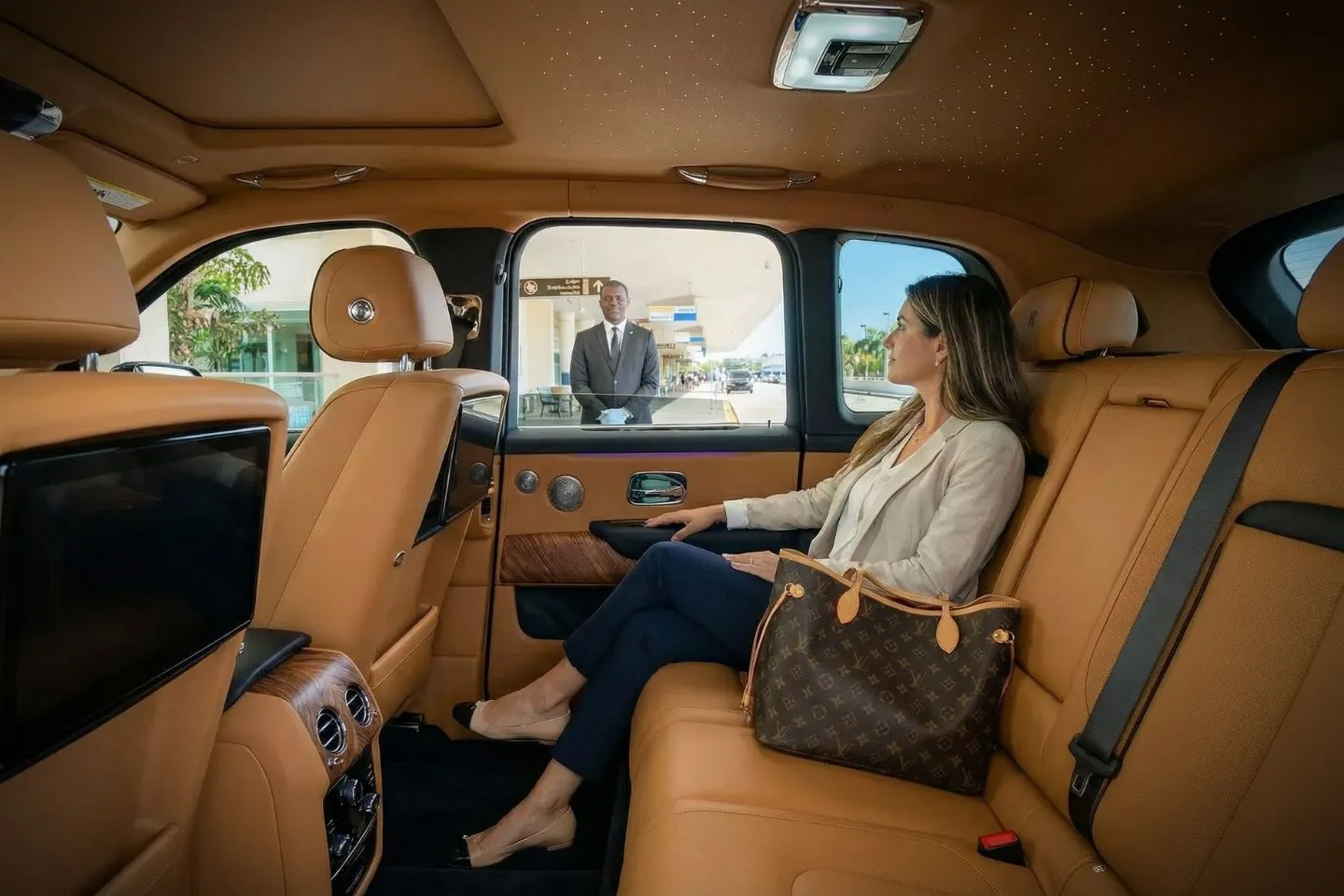 Executive vehicle for Southwest Florida International (RSW) Car Service near Naples Florida