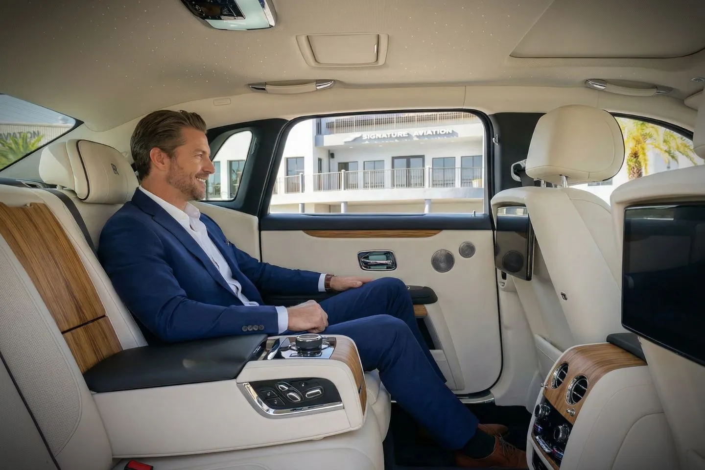 Miami Executive (TMB) Car Service curbside pickup at airport Florida FL