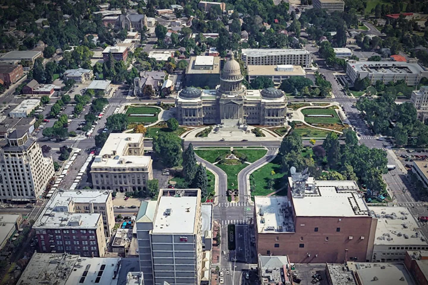 Car Service in Idaho, ID Idaho airport transfer car service with clean interior and professional driver