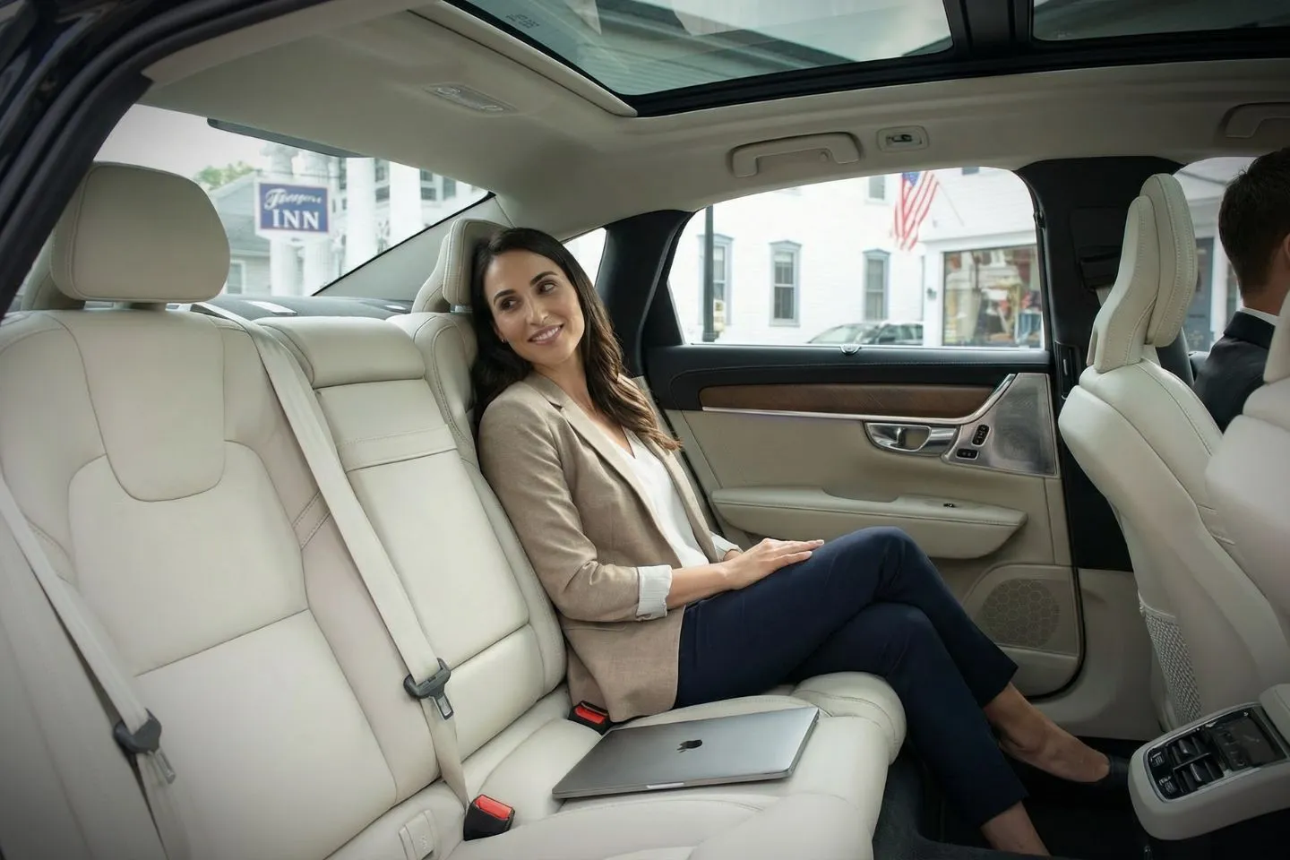 Chauffeur Service in New Hampshire, NH Airport transfer limousine interior New Hampshire NH Chauffeur Service comfort seating clean ride