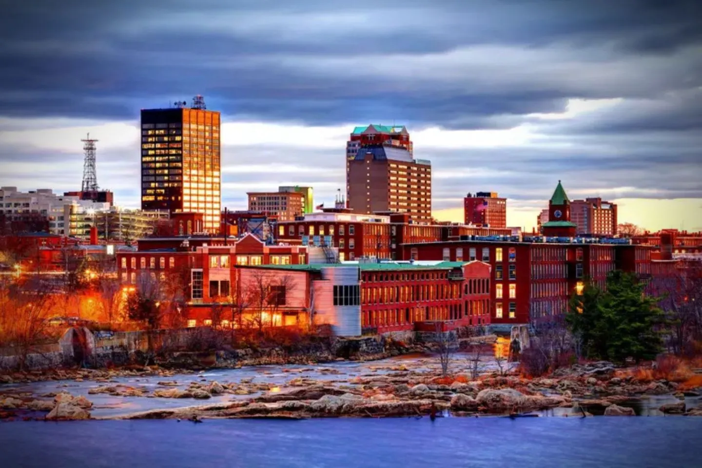 Chauffeur Service in New Hampshire, NH Business traveler ride service New Hampshire NH Chauffeur Service safe punctual transportation