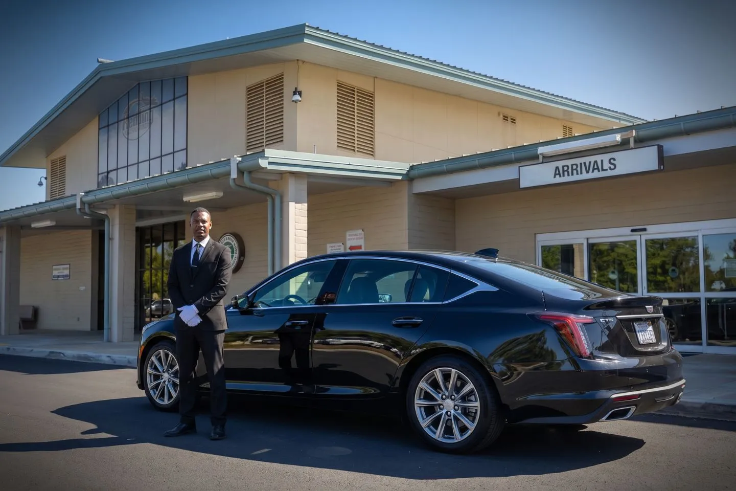 Redding Municipal (RDD) Airport Car Service Black BMW 7 Series chauffeured car at RDD Redding airport for ride to Sundial Bridge