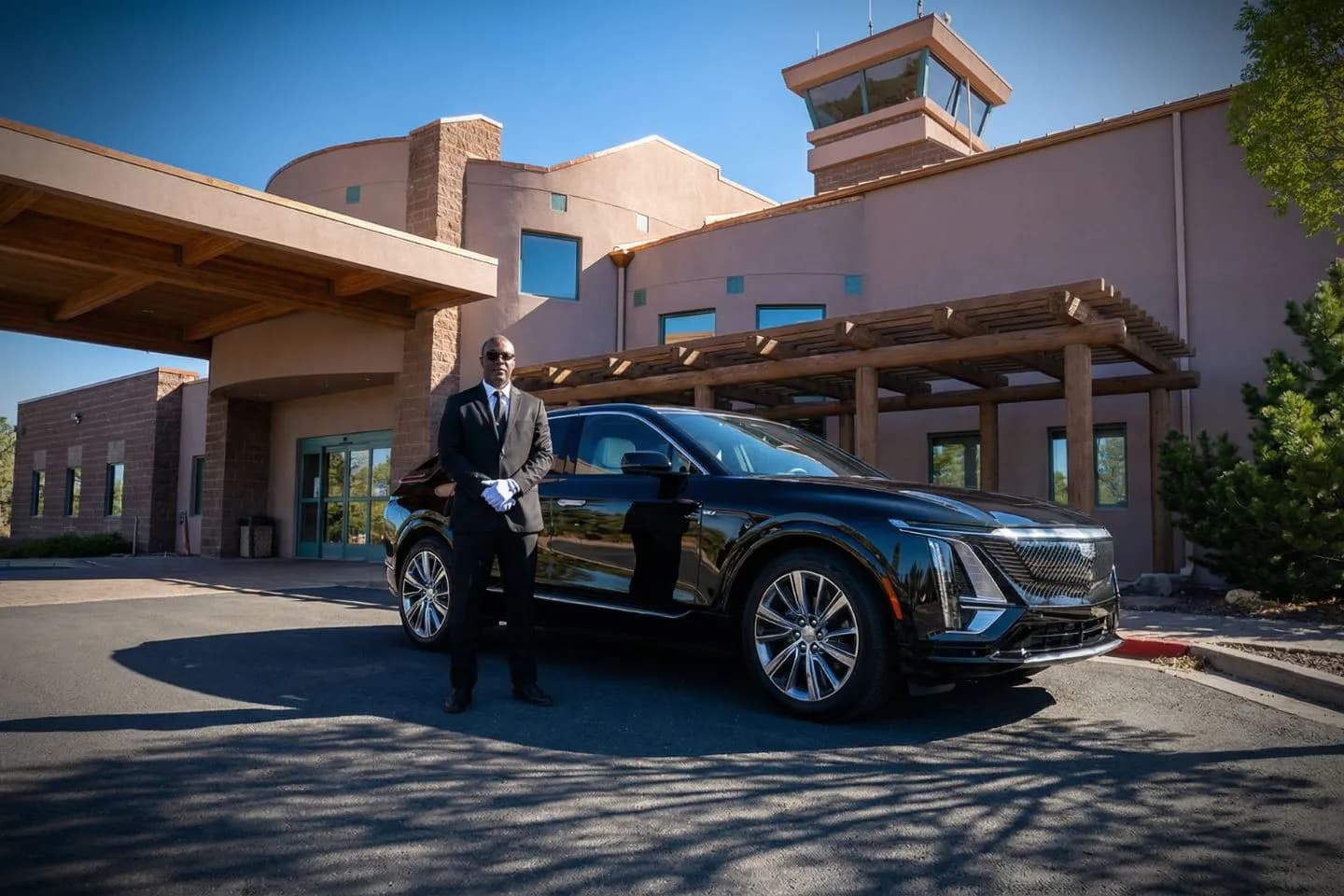 Grand Canyon National Park (GCN) Airport Car Service Premium SUV ready for GCN airport pickup near South Rim viewpoints
