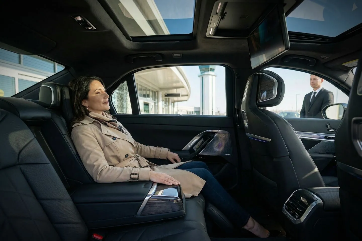 Wilmington Airport (ILG) Airport Car Service Premium Cadillac Escalade providing Wilmington ILG airport car service to downtown Wilmington and the DuPont Building