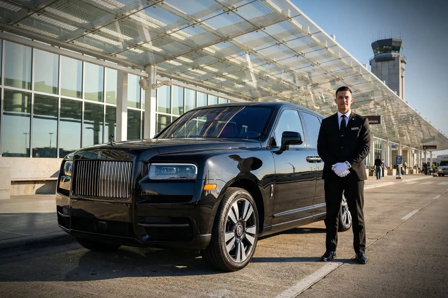 Wichita Dwight D. Eisenhower National (ICT) Airport Car Service Premium SUV ready for ICT airport pickup near downtown Wichita in Kansas