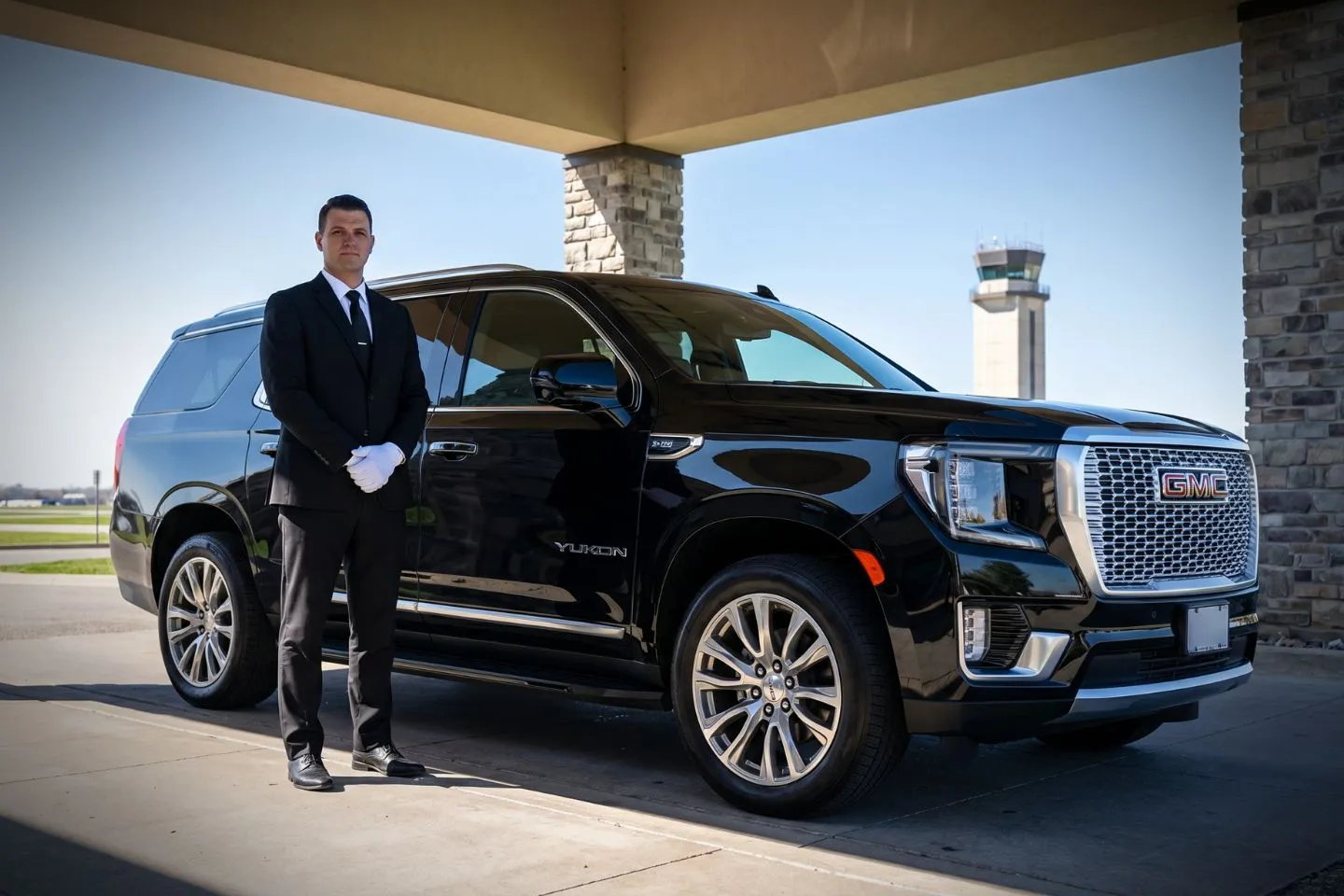Spirit of St. Louis (SUS) Airport Car Service Premium SUV ready for SUS airport pickup near private jet terminal in West County