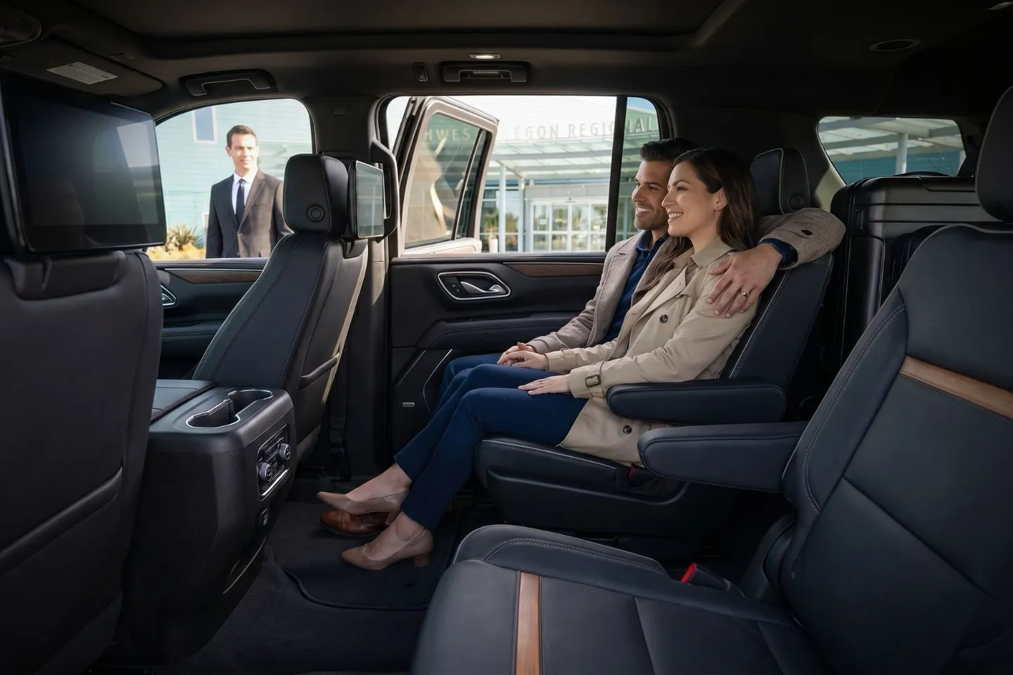Southwest Oregon Regional (OTH) Airport Car Service Mercedes Benz S Class offering OTH airport transportation to North Bend Coos Bay and the southern Oregon coast
