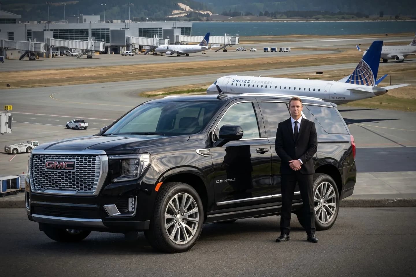 Southwest Oregon Regional (OTH) Airport Car Service Black Cadillac Escalade chauffeured car at Southwest Oregon Regional airport for ride to Three Rivers Casino and Florence Oregon