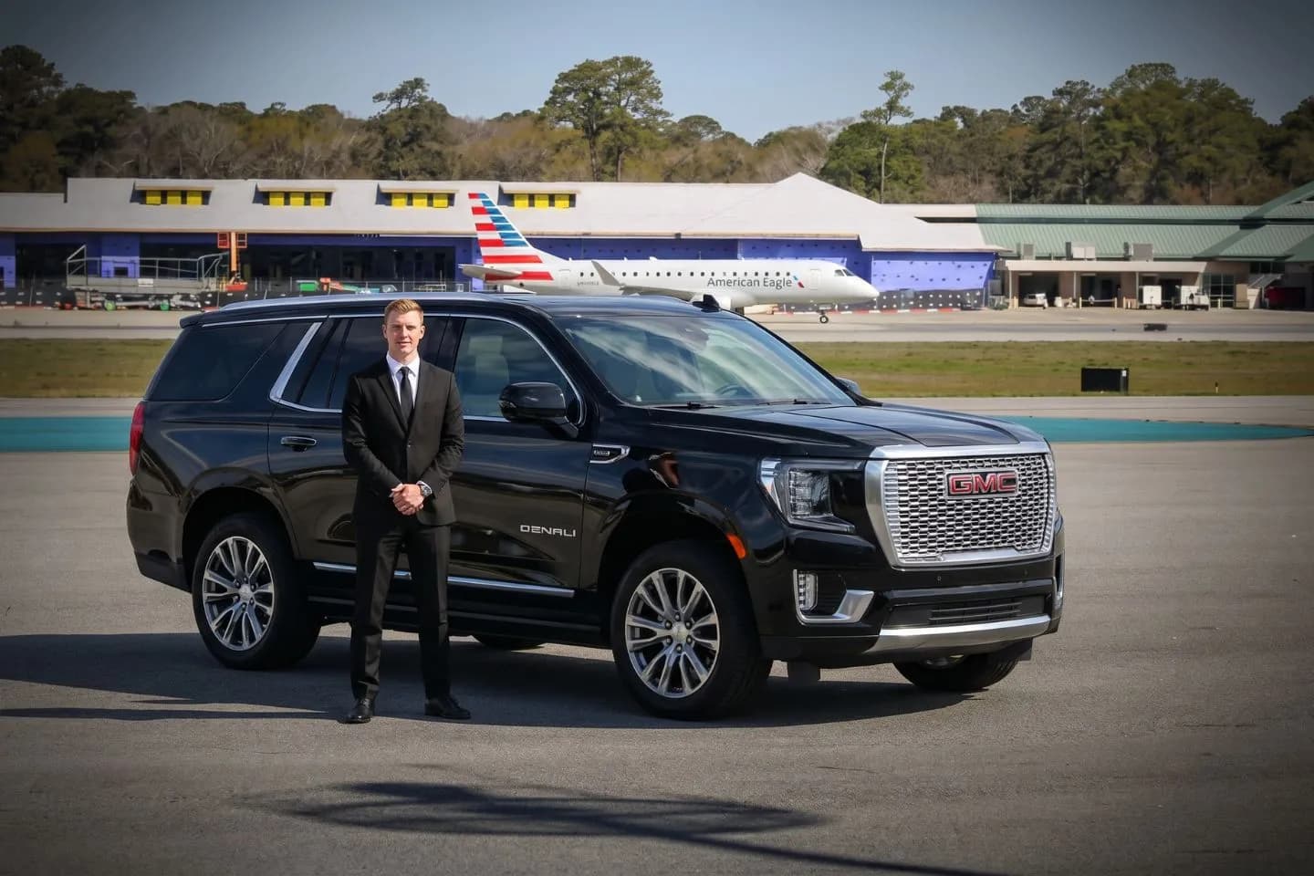 Hilton Head Island (HHH) Airport Car Service Black Cadillac Escalade chauffeured car at Hilton Head Island airport for ride to Palmetto Bluff and Bluffton South Carolina