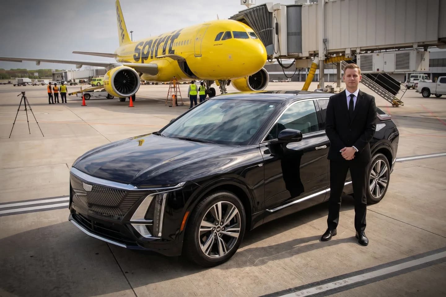 Memphis International (MEM) Airport Car Service Black Cadillac Escalade chauffeured car at Memphis International airport for ride to St Jude Children Research Hospital