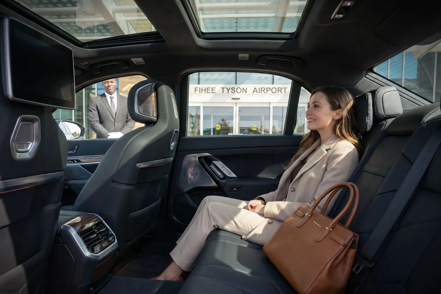 McGhee Tyson (TYS) Airport Car Service Mercedes Benz S Class offering TYS airport transportation to Oak Ridge National Laboratory and the Y 12 National Security Complex