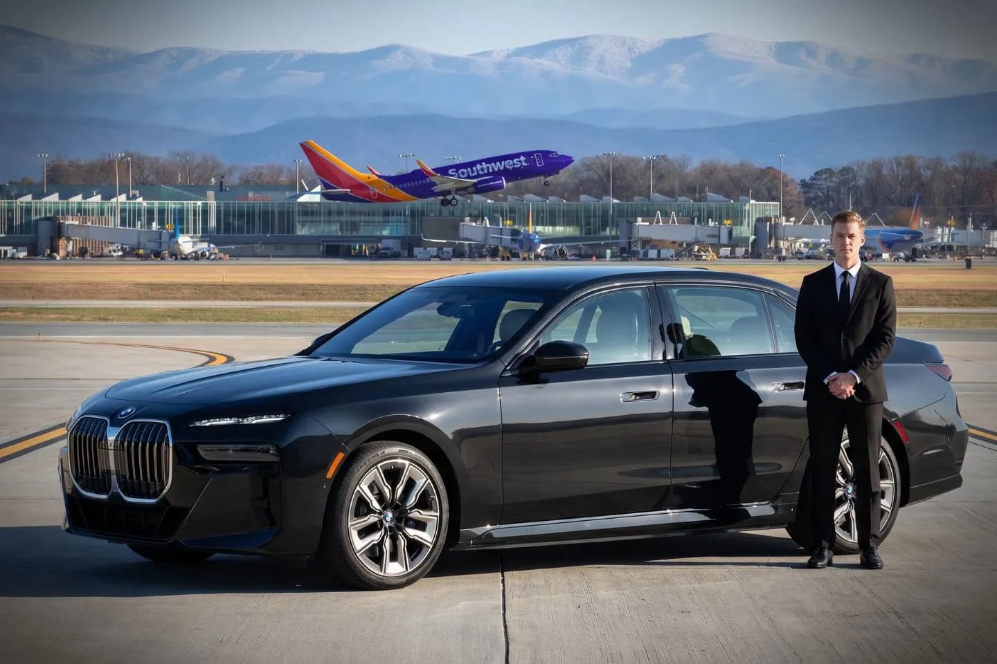 McGhee Tyson (TYS) Airport Car Service Black Cadillac Escalade chauffeured car at McGhee Tyson airport for ride to Dollywood theme park in Pigeon Forge Tennessee