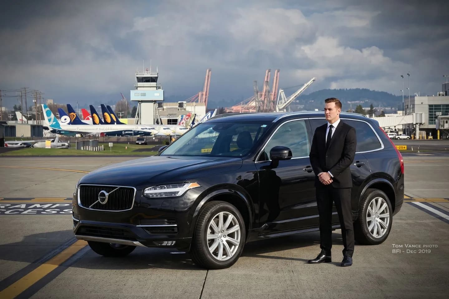 King County International Boeing Field (BFI) Airport Car Service Black luxury sedan parked at King County International Boeing Field Airport FBO entrance in Seattle