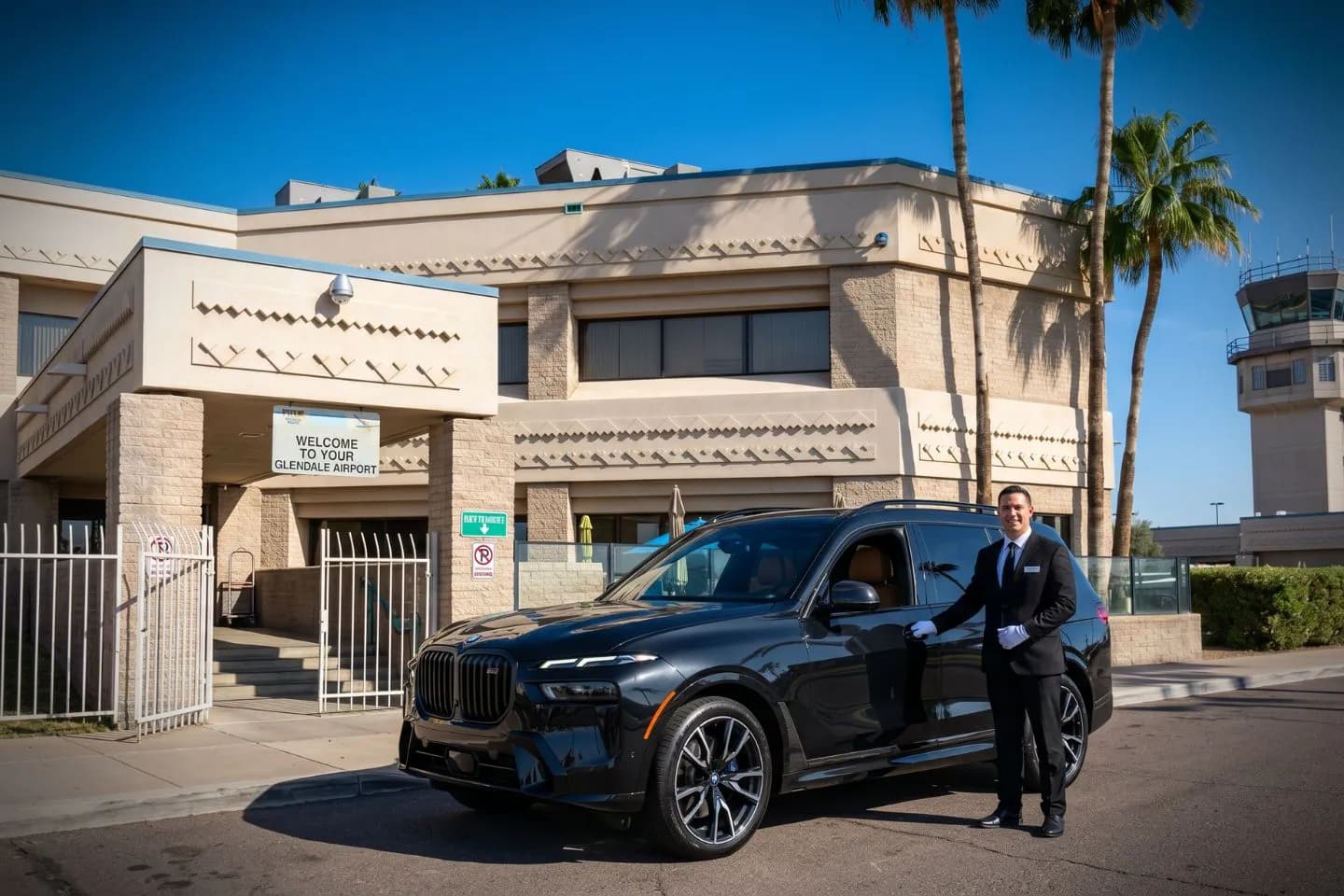 Glendale Municipal (GEU) Airport Car Service Union Limousine chauffeur greeting Cardinals NFL game guest at GEU Glendale Municipal airport FBO