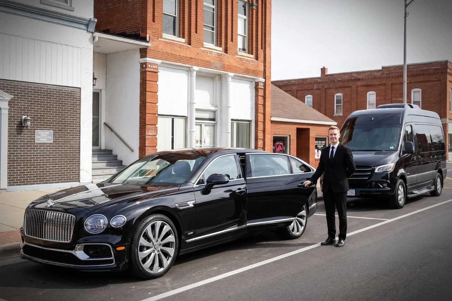 Car Service in Greene, IL Professional chauffeur car service in Greene, IL with luxury vehicles.