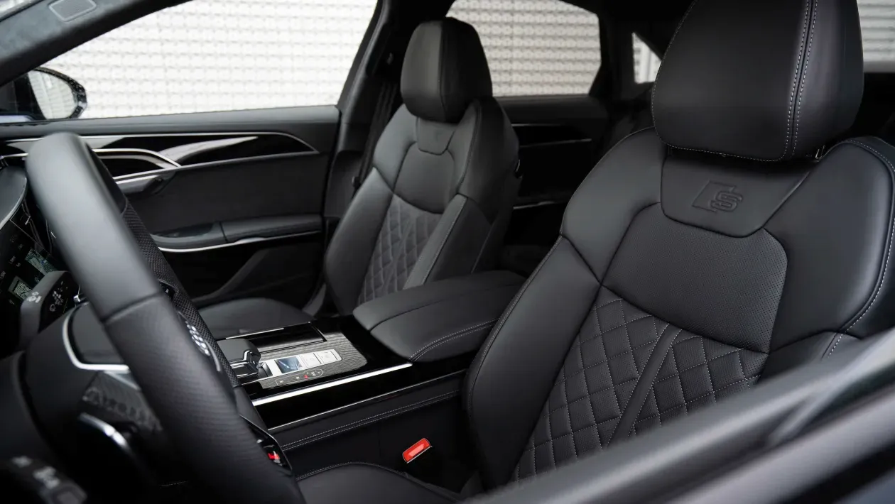 Audi-A8-TFSIe-2022-11_wkzjz7