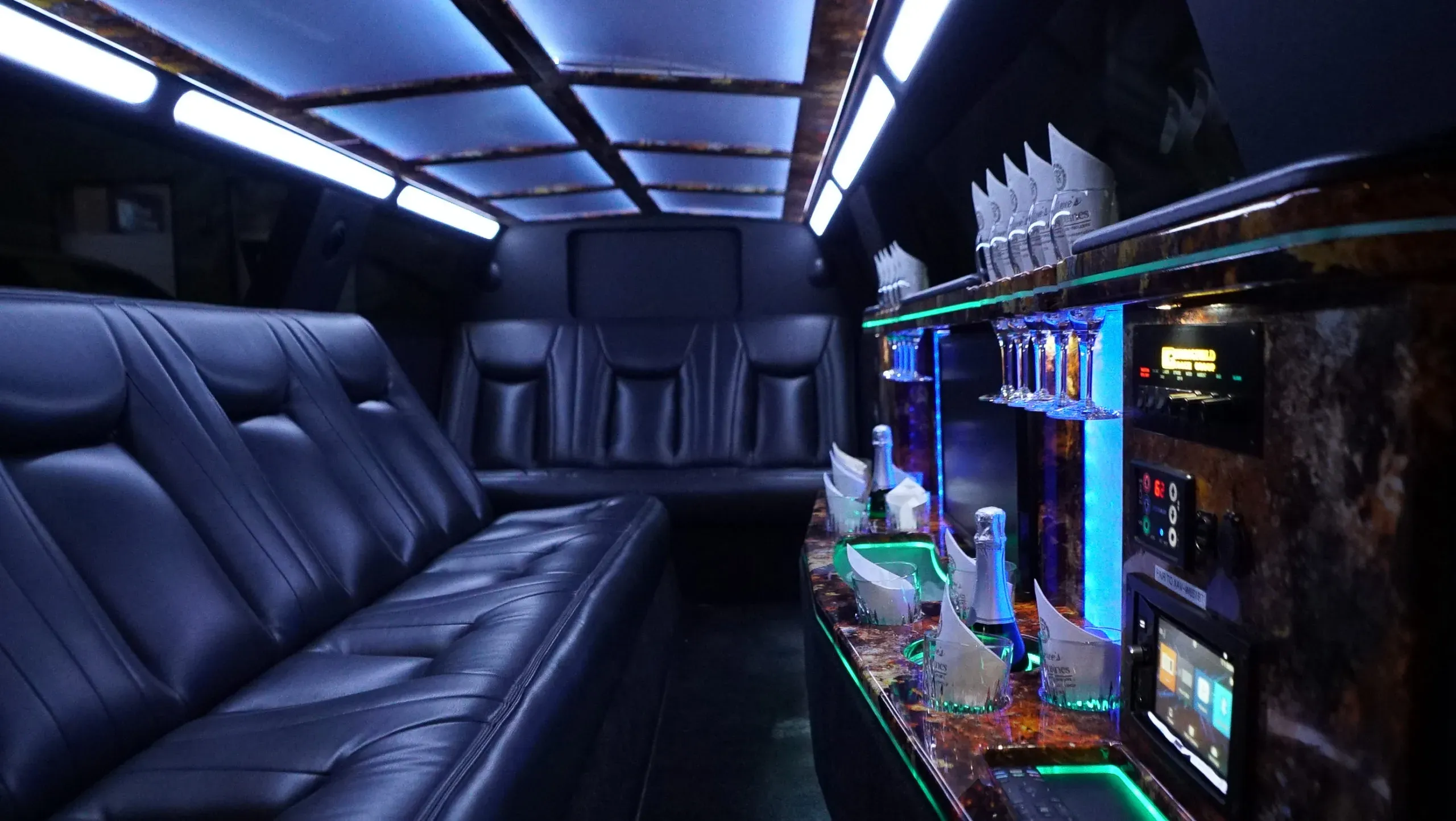 fleet-gallery-stretch-limo-10-passenger01