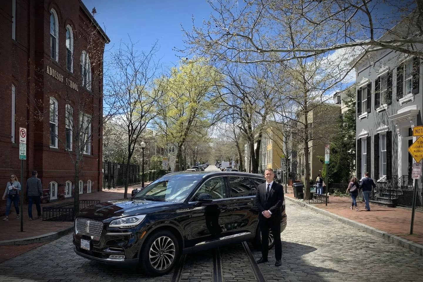 Luxury car service in Washington WA airport and city transportation