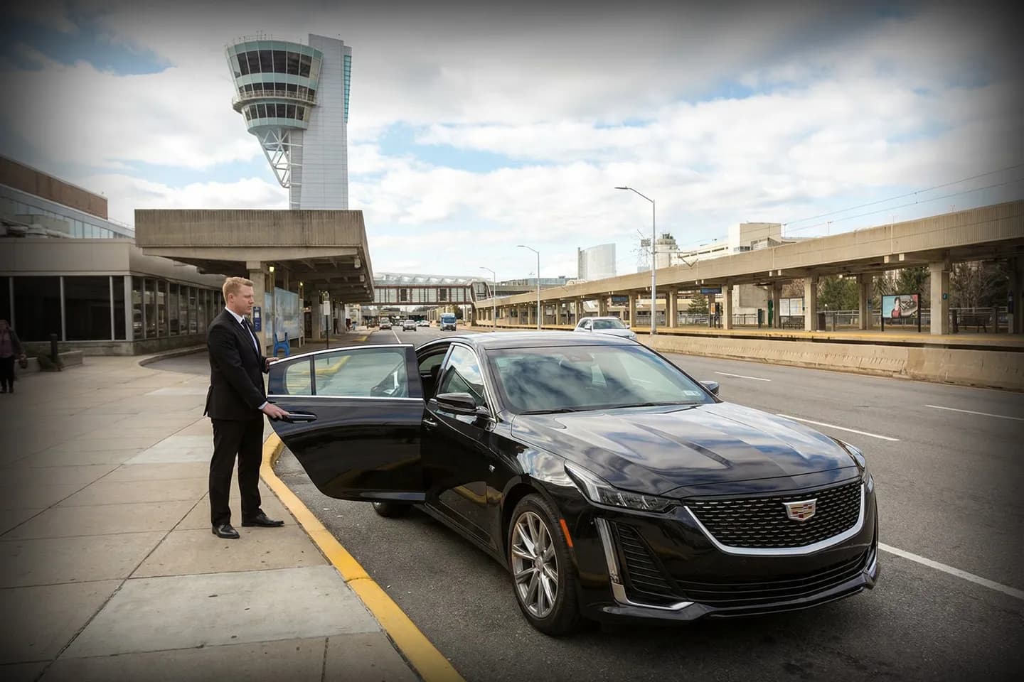 Philadelphia International (PHL) Airport Car Service Private luxury car service providing airport transfer at Philadelphia International Airport