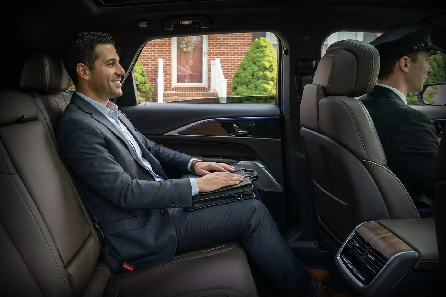 Chauffeur Service in Staten Island, NY Luxury sedan for Staten Island NY chauffeur service